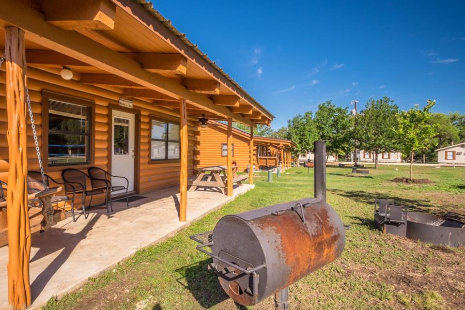 River Bluff Cabins Rio Frio Exterior foto
