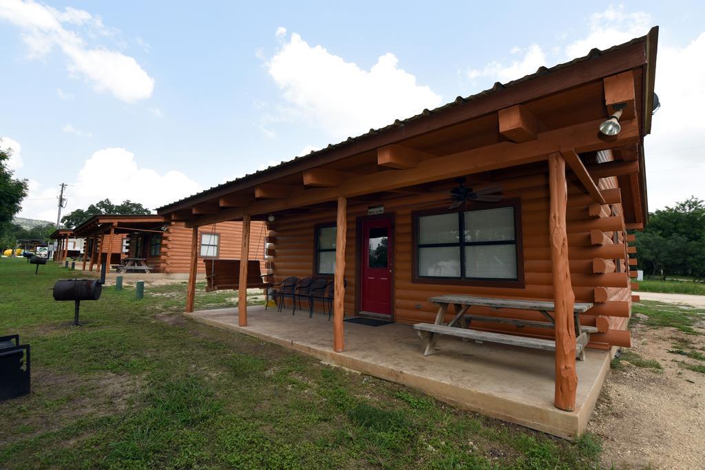 River Bluff Cabins Rio Frio Exterior foto
